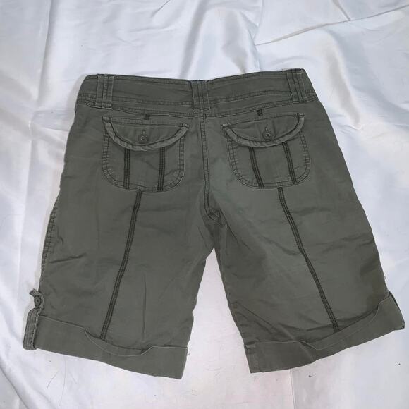 Green cargo shorts with adjustable - Picture 3 of 8